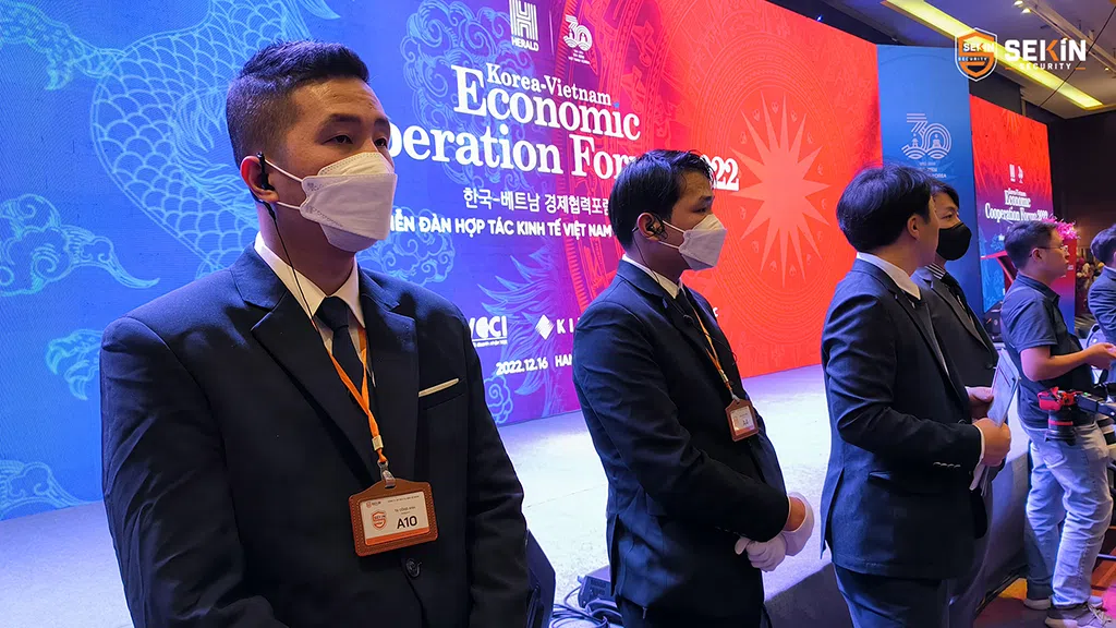 Các Vệ Sĩ của SEKIN đang thực hiện nhiệm vụ bảo vệ yếu nhân tại một Diễn đàn Kinh tế Quốc tế
